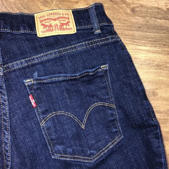 Levi’s jean shorts - Picture 9 of 9
